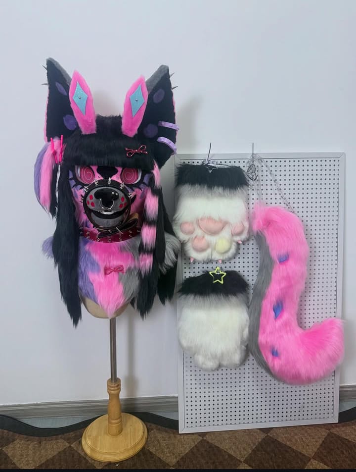 Neon Plum, fursuit