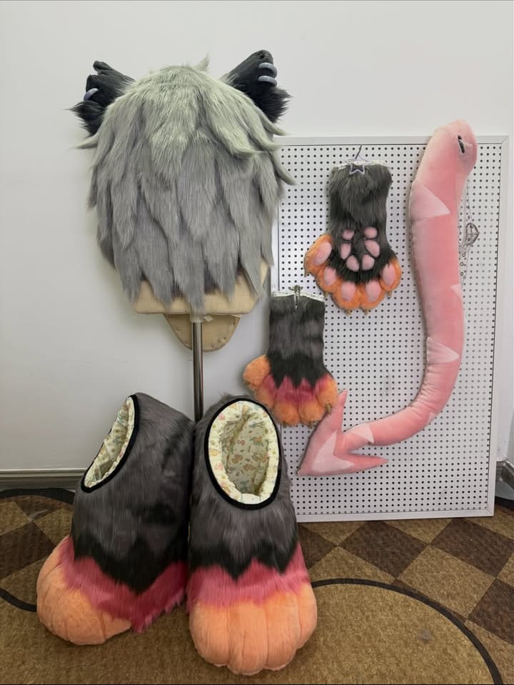 Copper Paws, fursuit paws